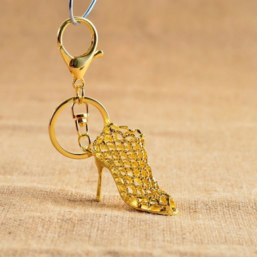 🌹Hollow Out High Heel Shoes👡 Keychain - Picture 3 of 6